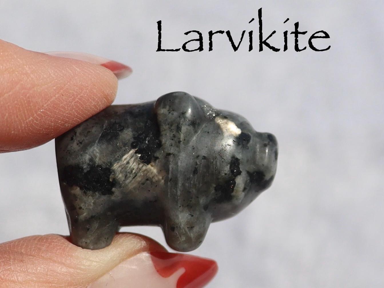 Mini Crystal Pig Carving: Collectible Stone Figurine